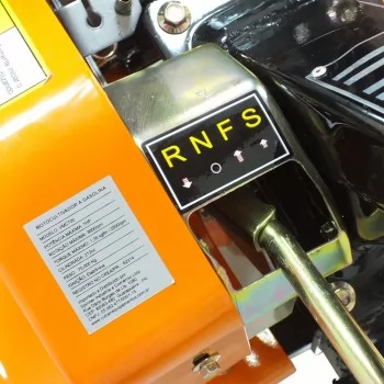 MOTOCULTIVADOR A GASOLINA 4T 7,0HP 211CC COM FAROL COM PNEUS E FACAS CULTIVADORA
